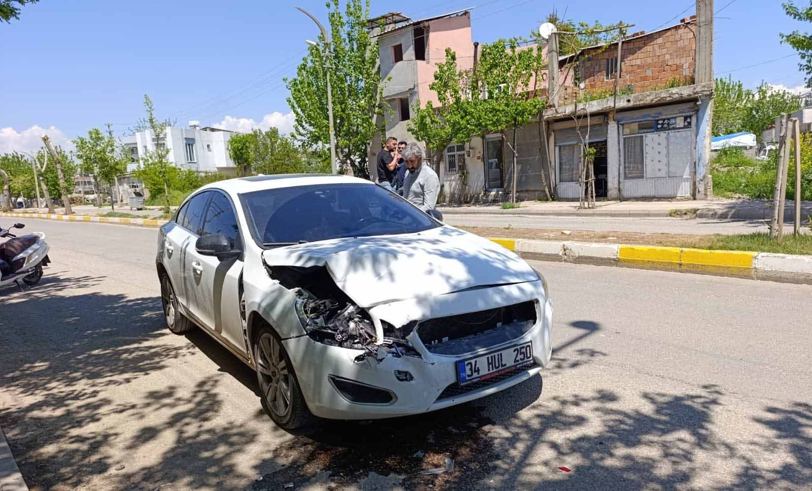 Aracın önünü keserek sürücüyü darp ettiler