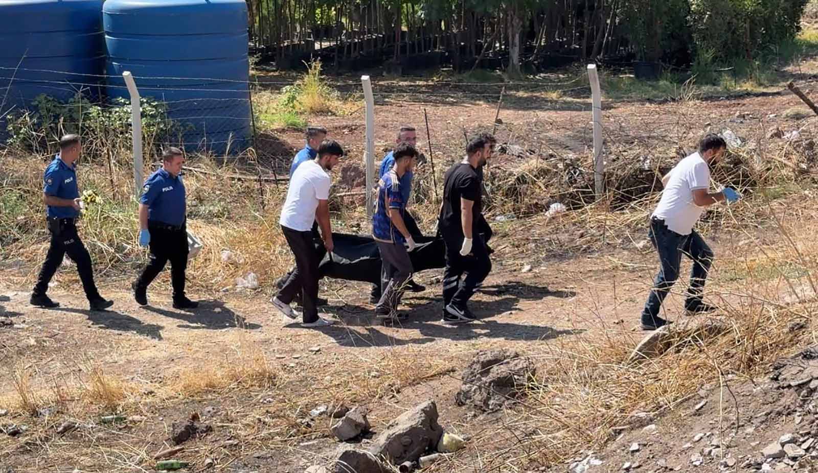 Diyarbakır’da boş arazide erkek cesedi bulundu