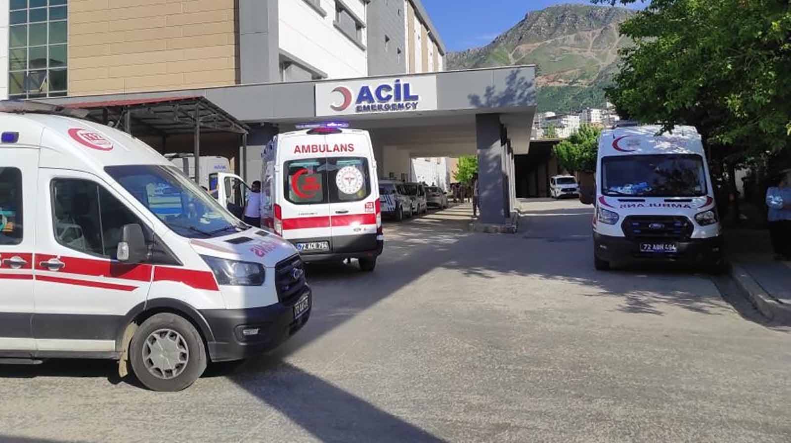 Diyarbakır’da trafik kazası Anne ve oğlu hayatını kaybetti, 4 kişi yaralandı