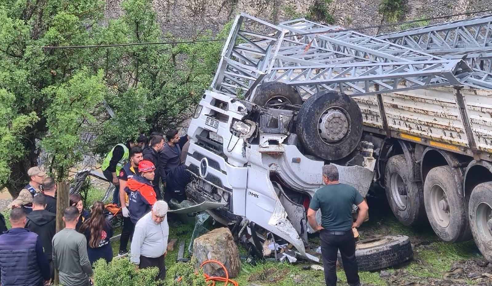 Şırnak’ta tırda sıkışan sürücü hayatını kaybetti