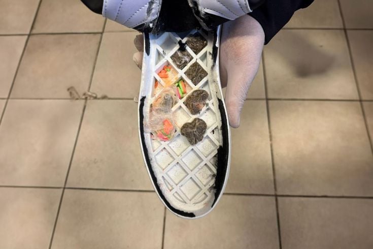 Ayakkabı tabanına zulalanmış uyuşturucu ele geçirildi