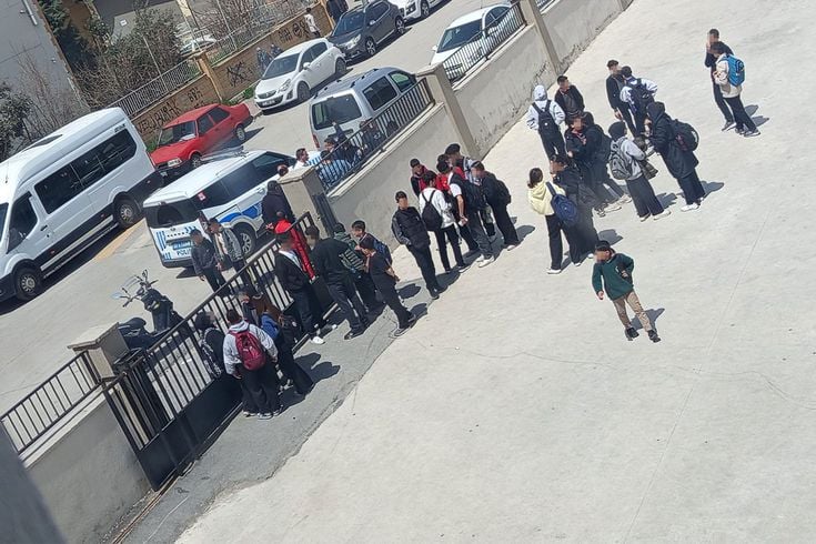 Gaziantep’te lise önünde kurusıkı tabancalı saldırı paniği