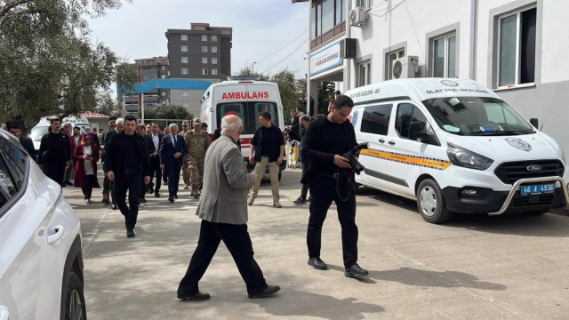 &Ouml;ğrencilerine siper olan Ayla &ouml;ğretmenin cenazesi ailesine teslim edildi