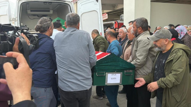 &Ouml;ğrencilerine siper olan Ayla &ouml;ğretmenin cenazesi ailesine teslim edildi